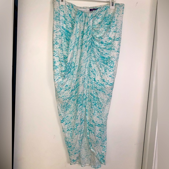 Woman’s skirt - Picture 1 of 5